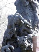 Середня частина скульптурної групи