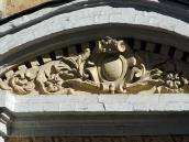 Рельєфна вставка тимпана