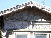 Фронтон із різьбленням по дереву