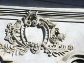 Рельєф над вікнами