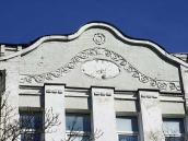 Сецесійний фронтон
