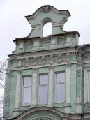 Вікна 4-го поверху і фронтон