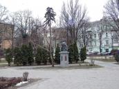 2021 р. Пам’ятник у панорамі…