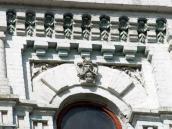 Тимпан вікна 4-го поверху