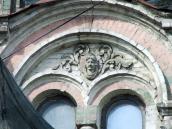 Тимпан з рельєфами