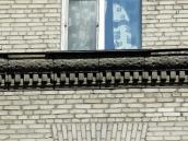 Гзимс між 3 і 4-м поверхами