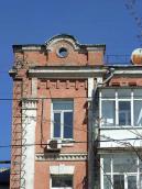 Вікно 4-го поверху і фронтон