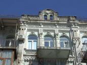 Вікна 4-го поверху і фронтон