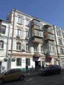 2021 р. Ліва частина головного фасаду.…