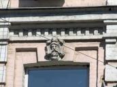 Маскарон над вікном