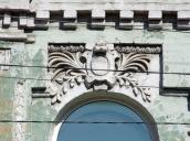 Рельєфна вставка над вікном 2-го поверху