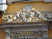 Рельєф над вікном 2-го поверху