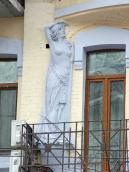 Лівий рельєф жінки