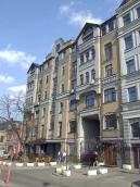 2021 р. Ліва частина головного фасаду…