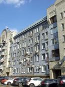 2021 р. Центральна частина фасаду по…