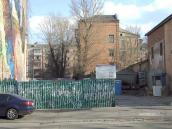 2021 р. Паркан якоїсь прибудови