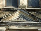 Тимпан над входом