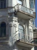 Наріжний балкон 3-го поверху