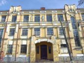 2021 р. Центральна частина фасаду по…