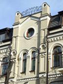 Вікна 3-го поверху і фронтон