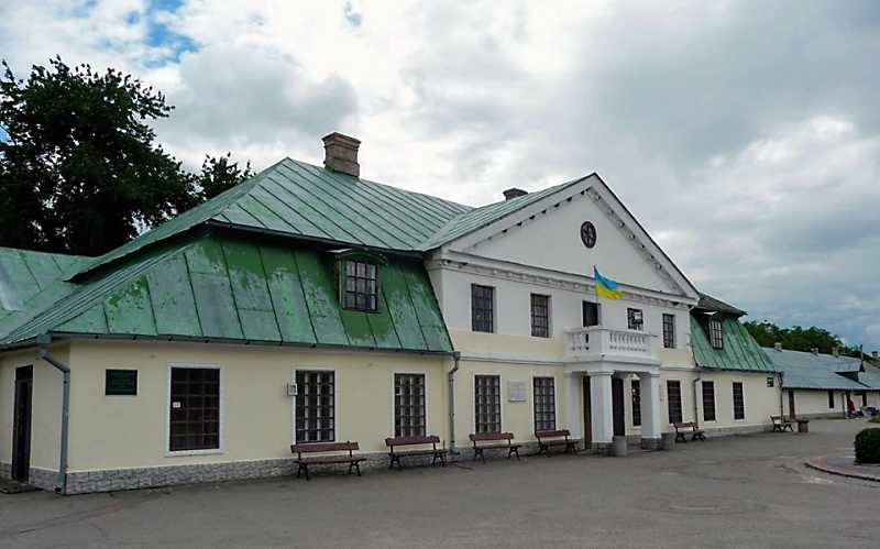 Фото опубліковано 22.09.2019 р. facebook.com В юго-западной части парка… Економічний корпус