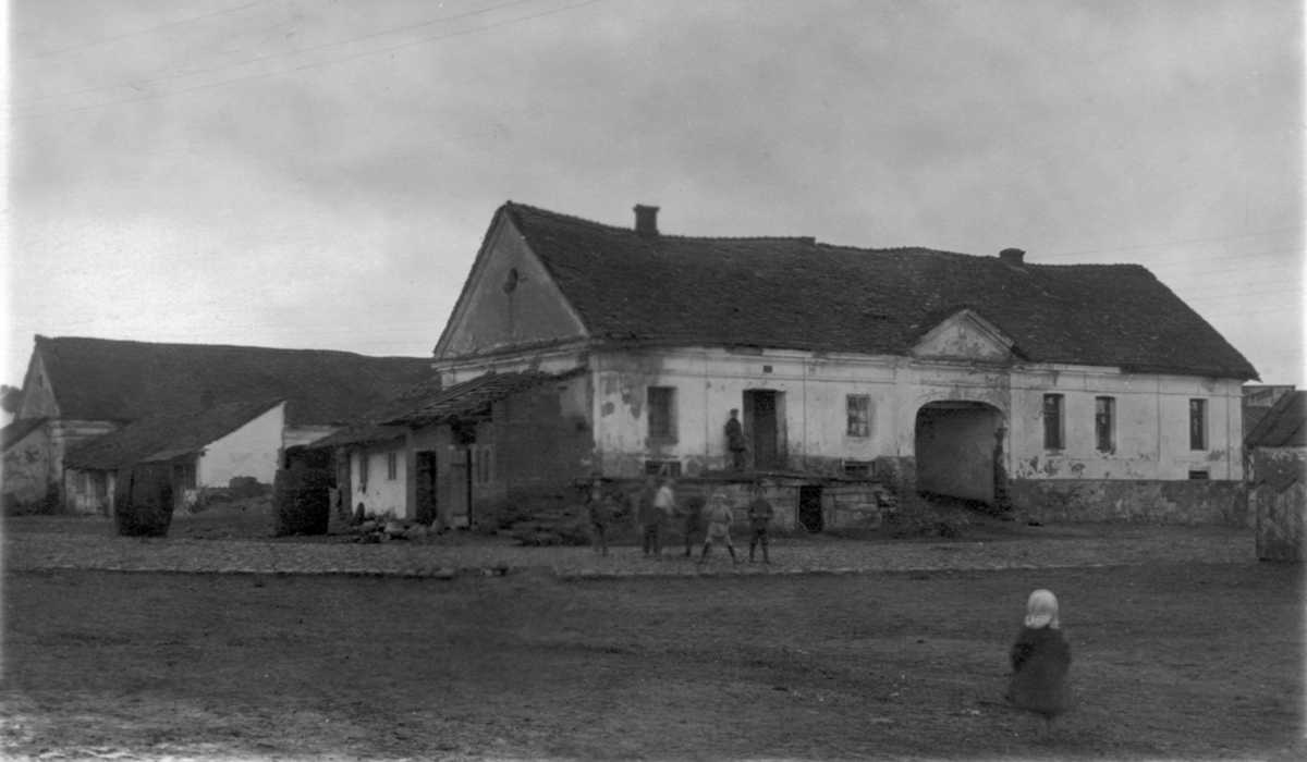 1920-і рр. (?) Ринкова площа з ратушею