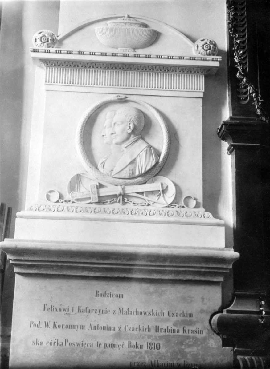 Фото Стефана Таранушенка і Павла Жолтовського з експедиції Харківського музею… Надгробок подружжя Чацьких