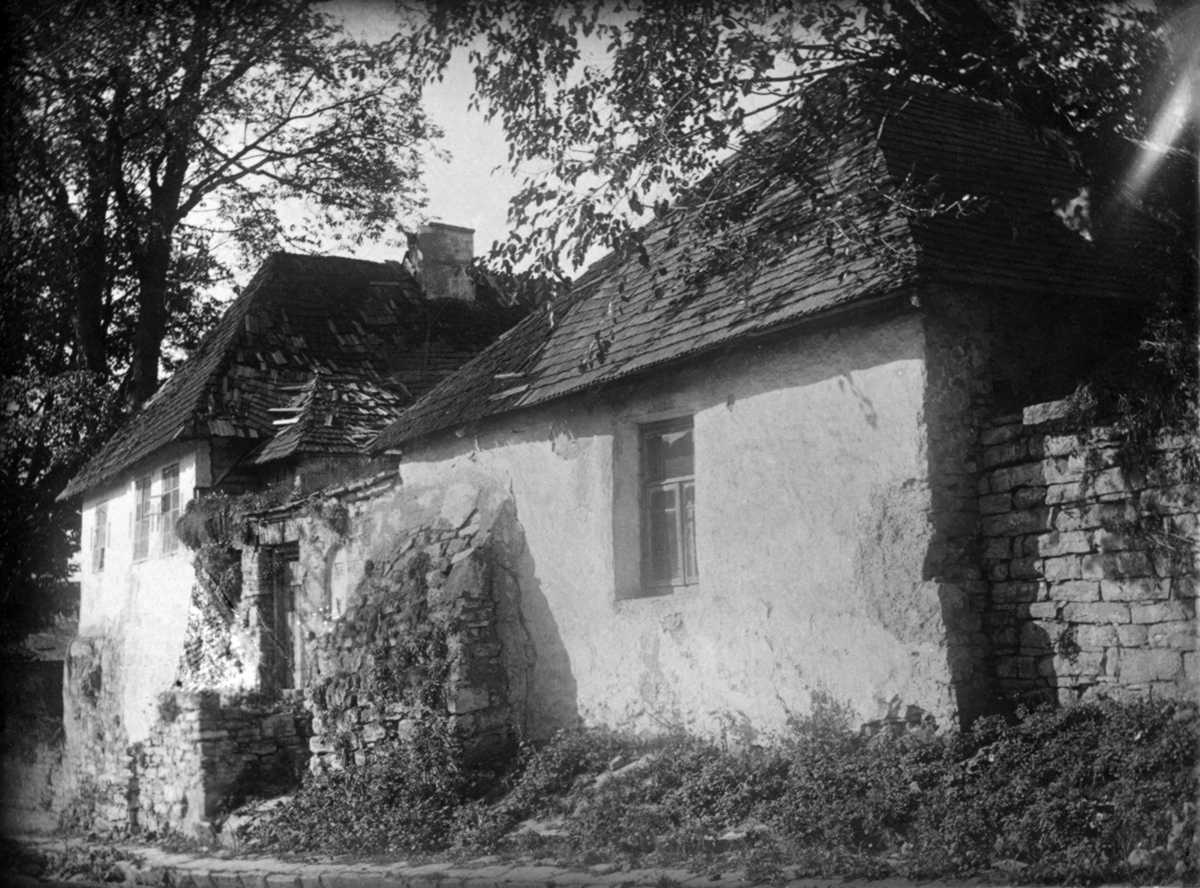 Фото Стефана Таранушенка і Павла Жолтовського з експедиції Харківського музею… 1920-і рр. (?) Будинки біля…