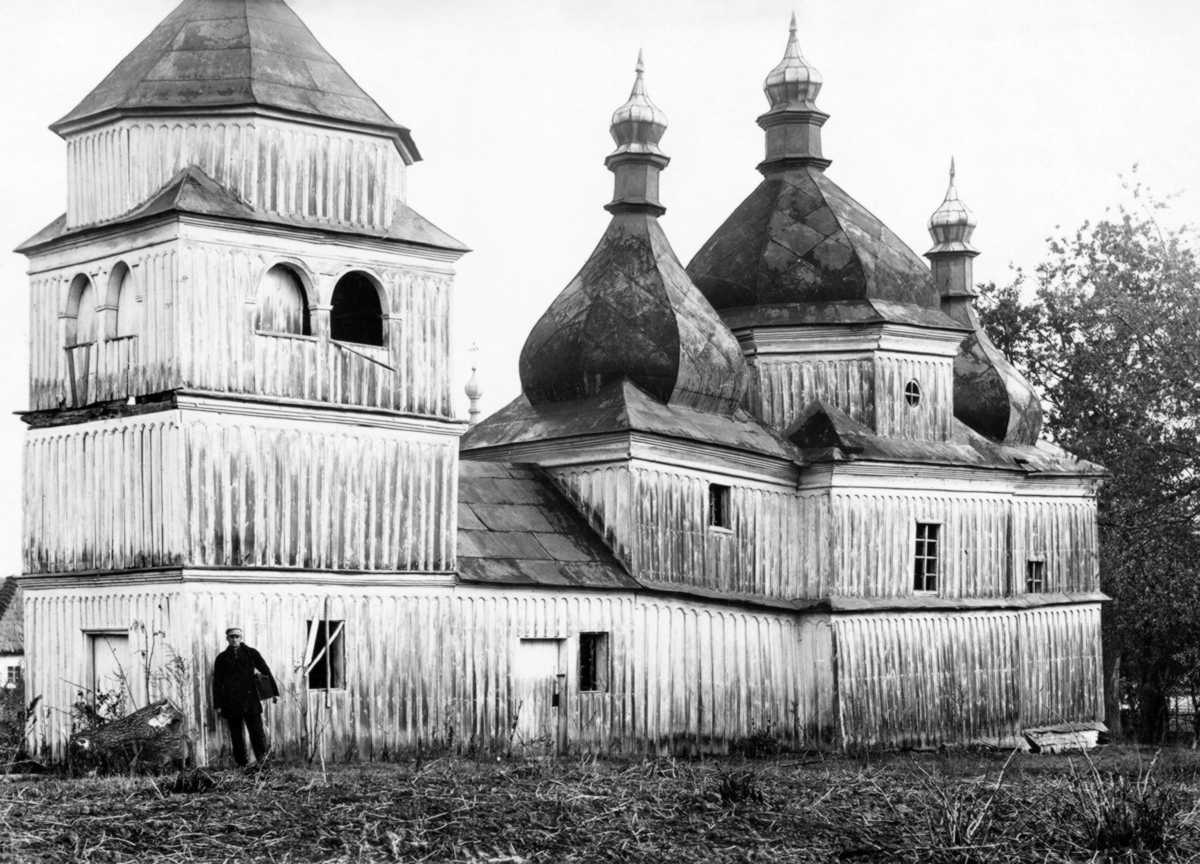 Фото Стефана Таранушенка і Павла Жолтовського з експедиції Харківського музею… Церква Різдва богородиці (стара)