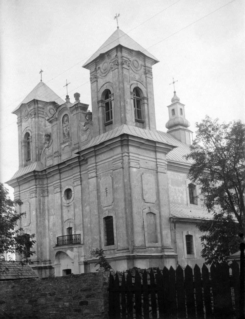 Фото Стефана Таранушенка і Павла Жолтовського з експедиції Харківського музею… Вірменський костел Успіння