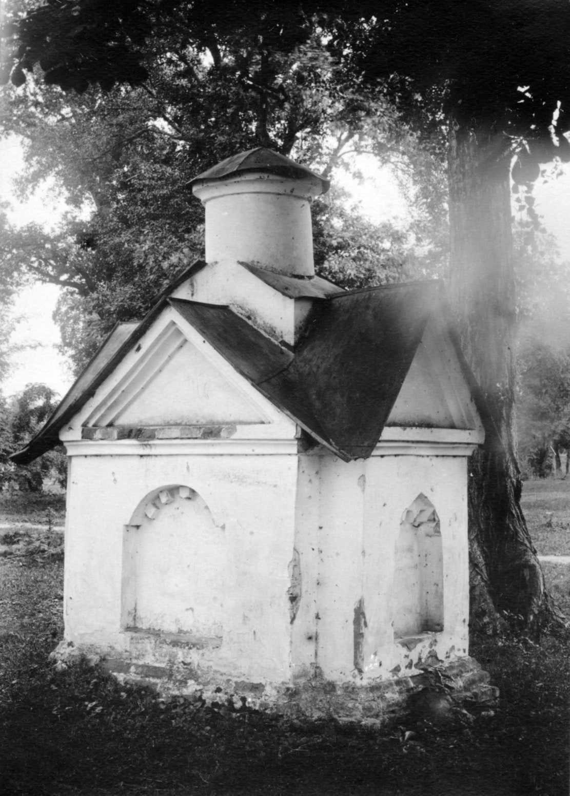 1920-і рр. (?) Надгробок