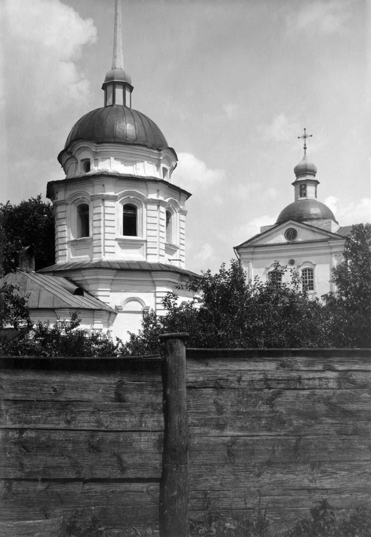1920-і рр. (?) Дзвіниця та церква