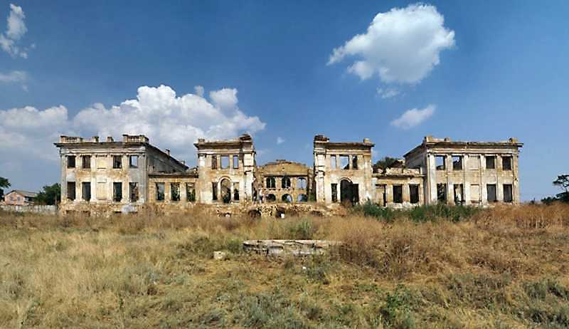 Головний фасад палацу. Фото з ФБ групи «Ukraina Incognita» (опубліковано… Садиба Дубецьких-Панкеєвих