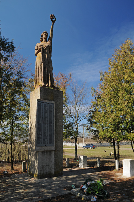 2009 р. Пам’ятник загиблим односельчанам