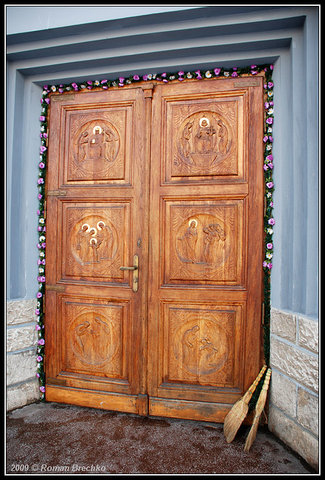 2009 р. Двері церкви