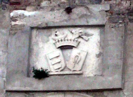 2010 р. Рельєф на головному фасаді