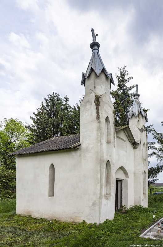 Каплиця на цвинтарі