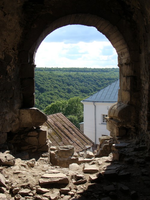 Проїзд в башті