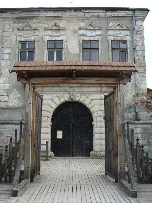 2009 р. Головна брама