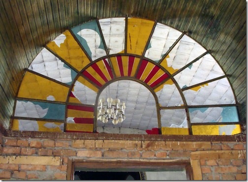 Перегородка з кольорового скла