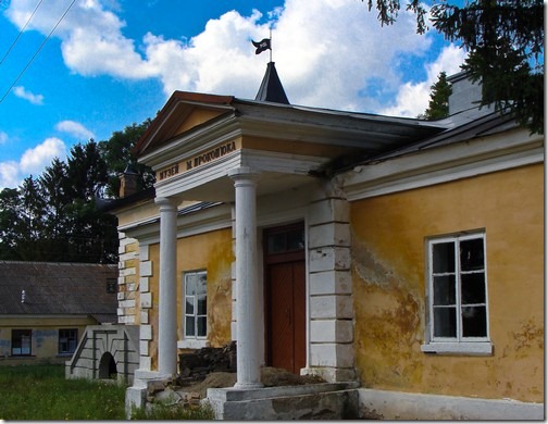 Південний корпус при брамі