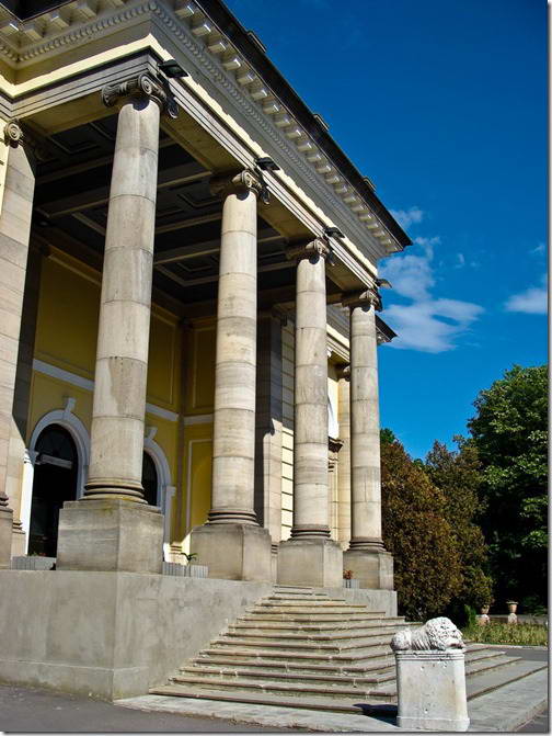 2010 р. Ґанок головного фасаду