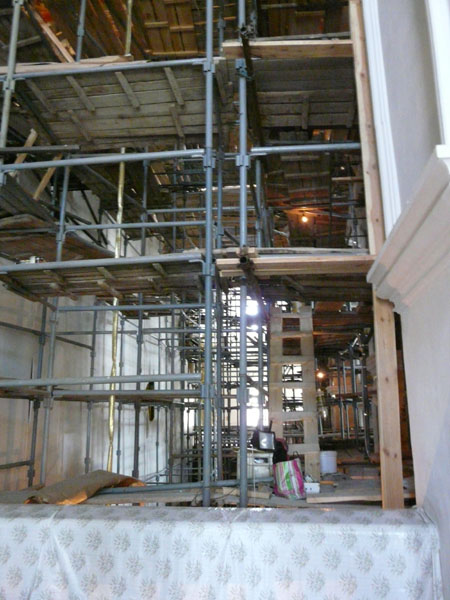 Риштування в центральному приміщенні