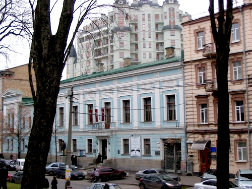 Музей російського мистецтва на тлі…