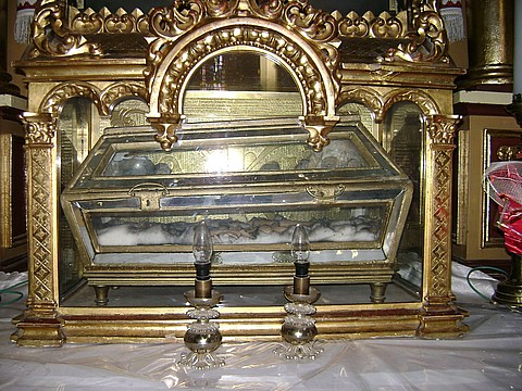 Мощівник у церкві