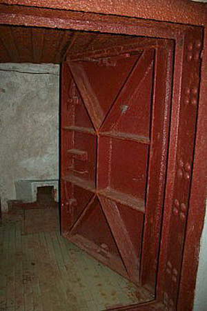 Бронированная дверь