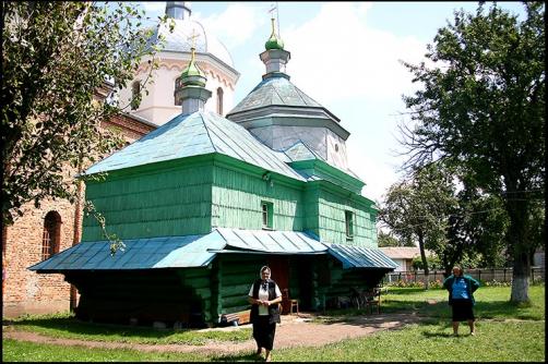 Варта біля церкви в с.Ошихліби