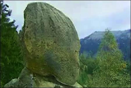 Скульптури знайдено в селі Снідавці на…
