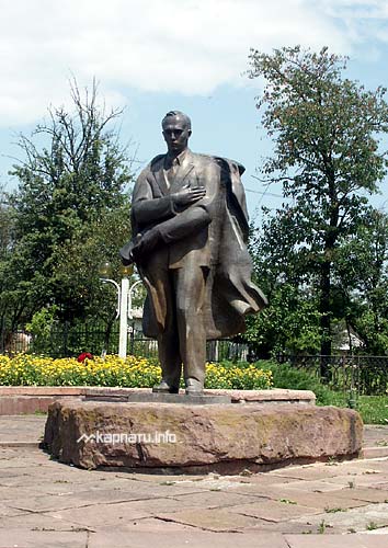[2008 р.] Пам’ятник С.Бандері