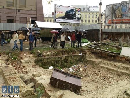 Залишки розібраного будинку